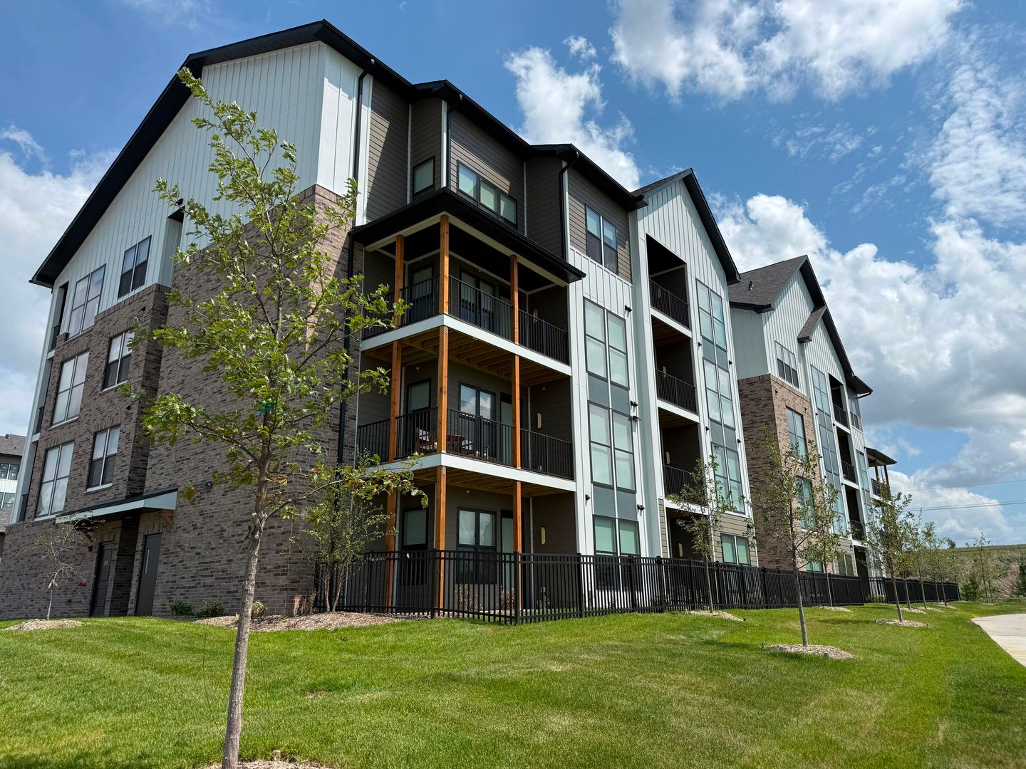 Omaha Apartment: 501 N 186th Plaza, 502 N 186th Plaza, 504 N 187th Court,