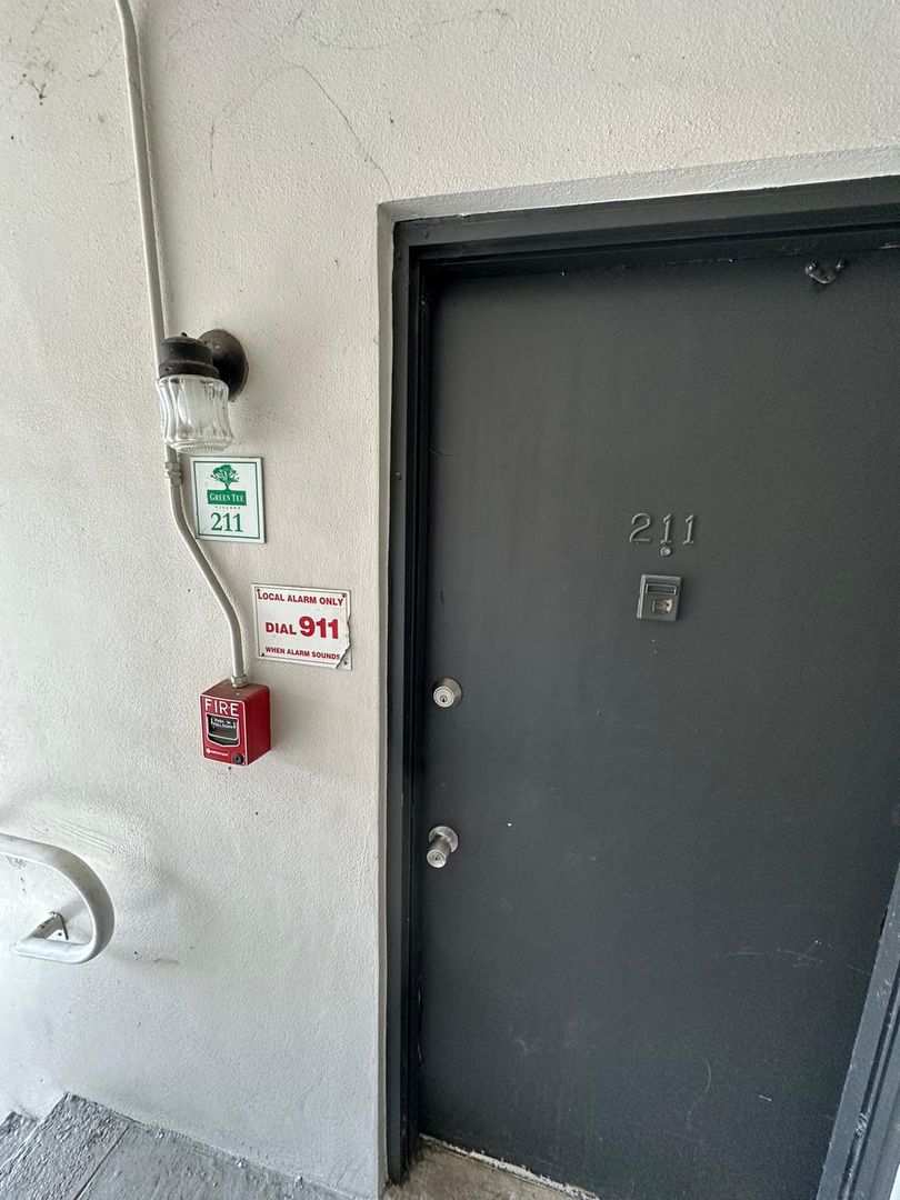 Fort Myers Apartment: 1830 Maravilla Ave #211