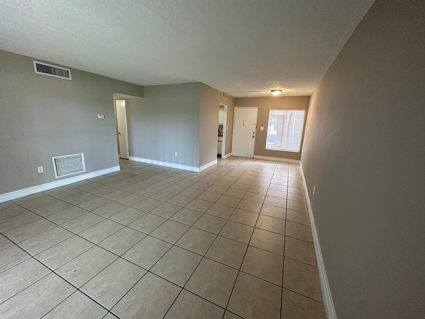 Fort Myers Apartment: 1830 Maravilla Ave. #303