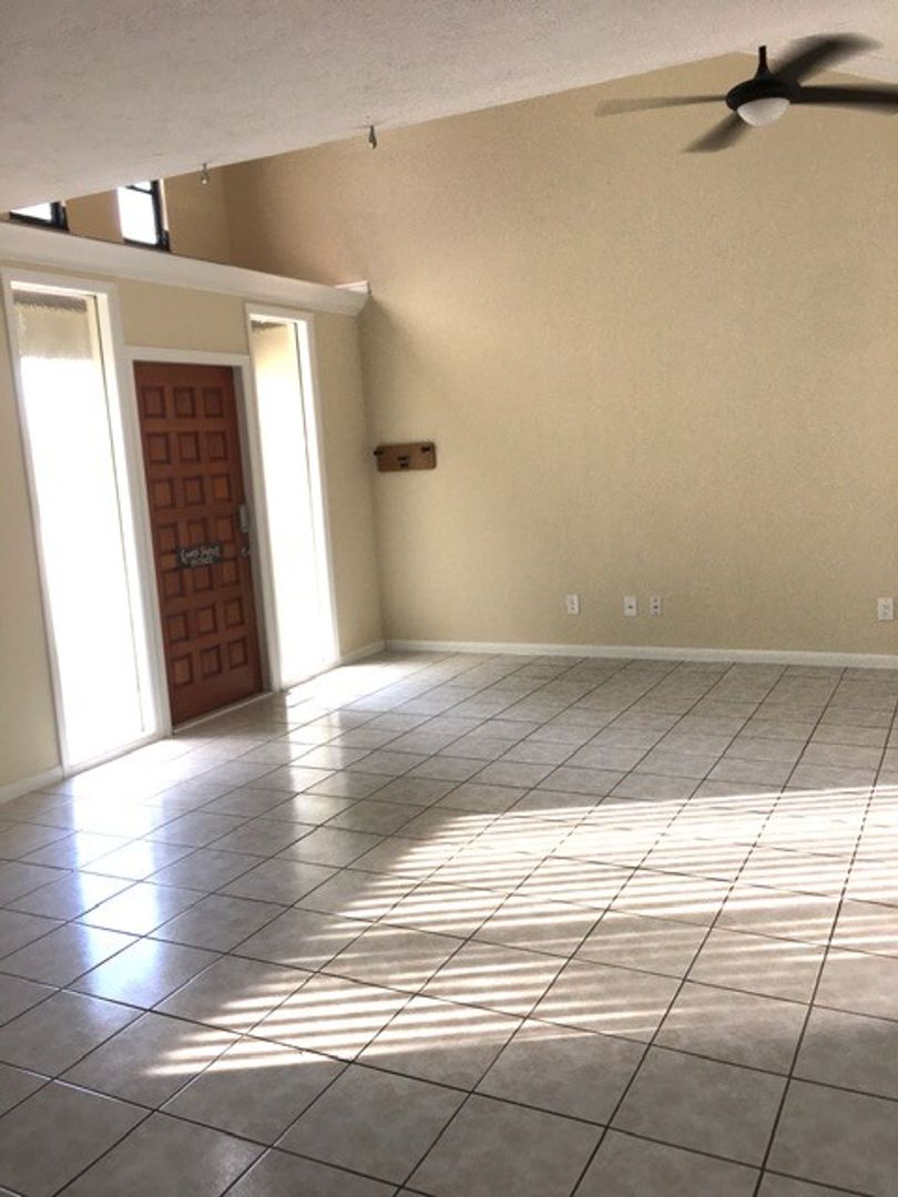 Cape Coral House: 904 Archer Pkwy E