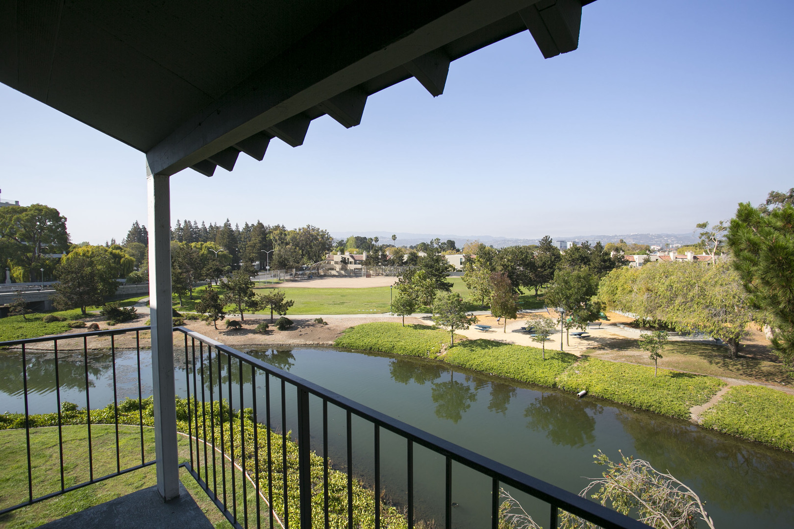 San Mateo Apartment: 735 Fathom Drive