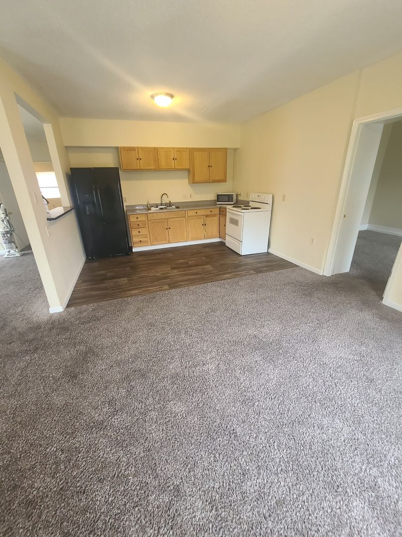 London Apartment: 1 East High St