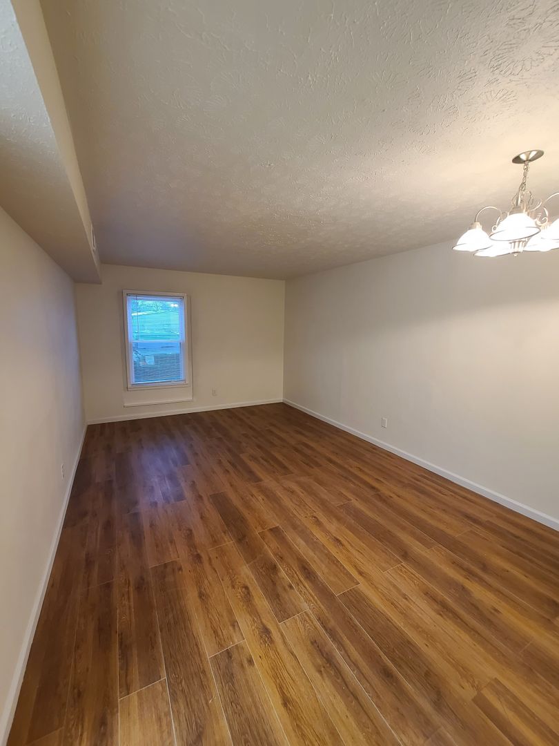 London Apartment: 253 W High St