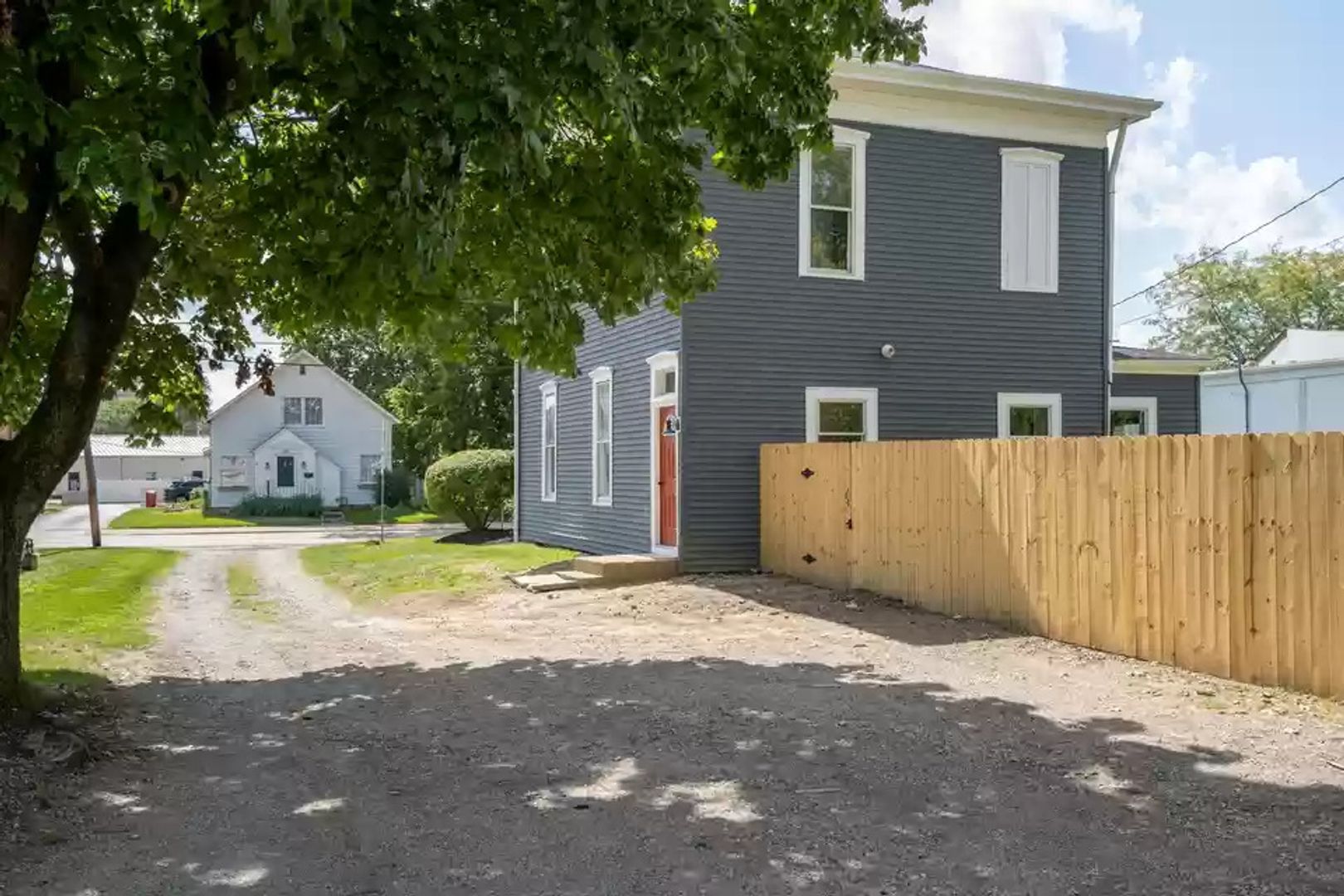 London House: 125 E HIgh