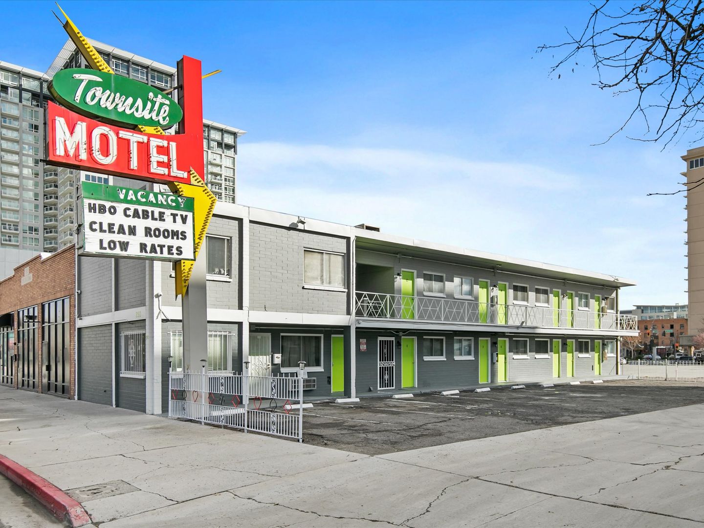 Reno Apartment: 250 W. Commercial Row