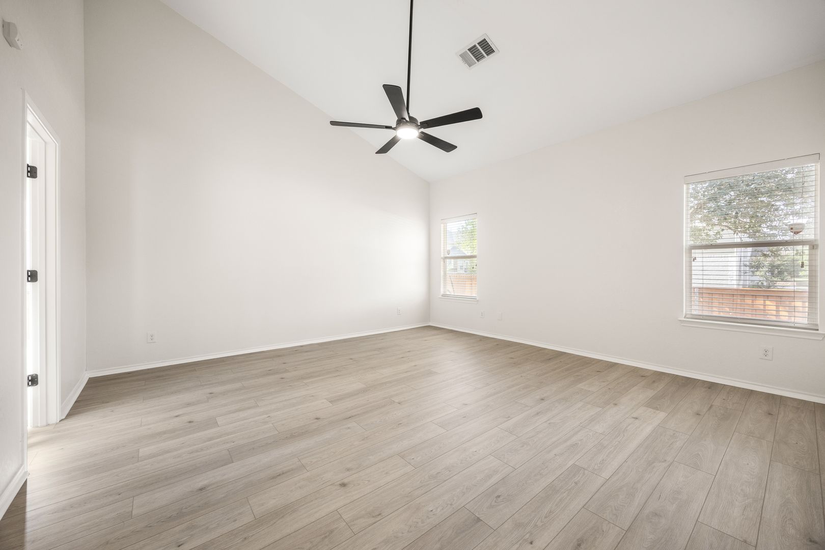 Schertz House: 752 Clearbrook Ave