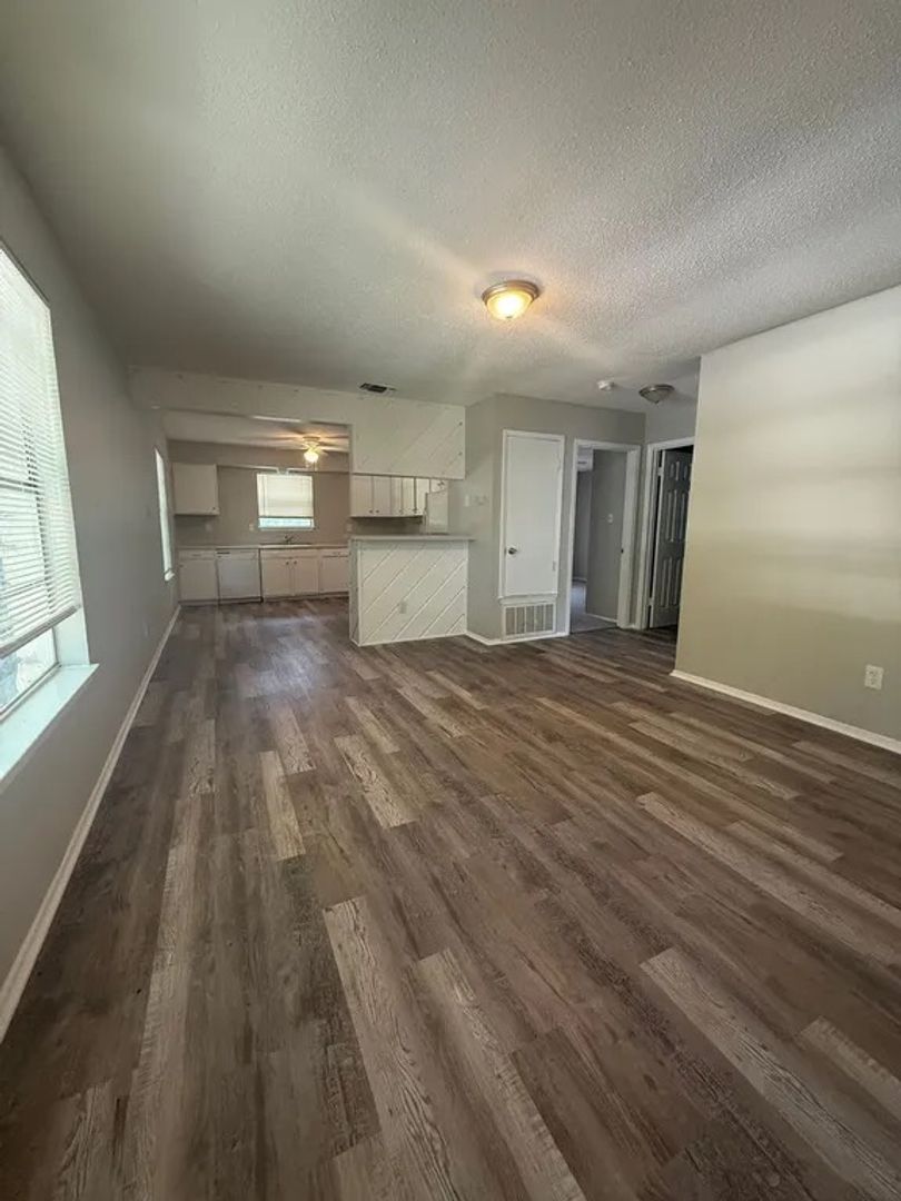 San Marcos Apartment: 103 Smith Lane