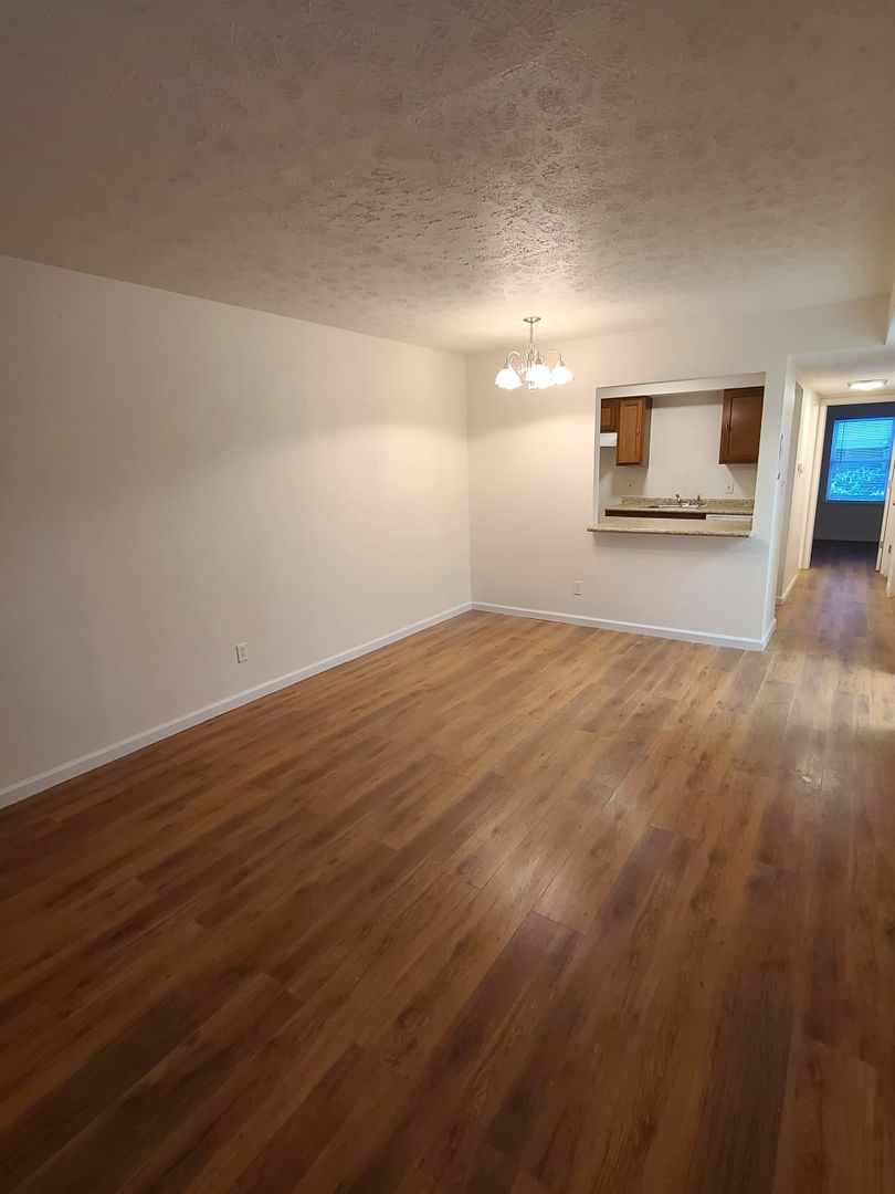 London Apartment: 253 W High St