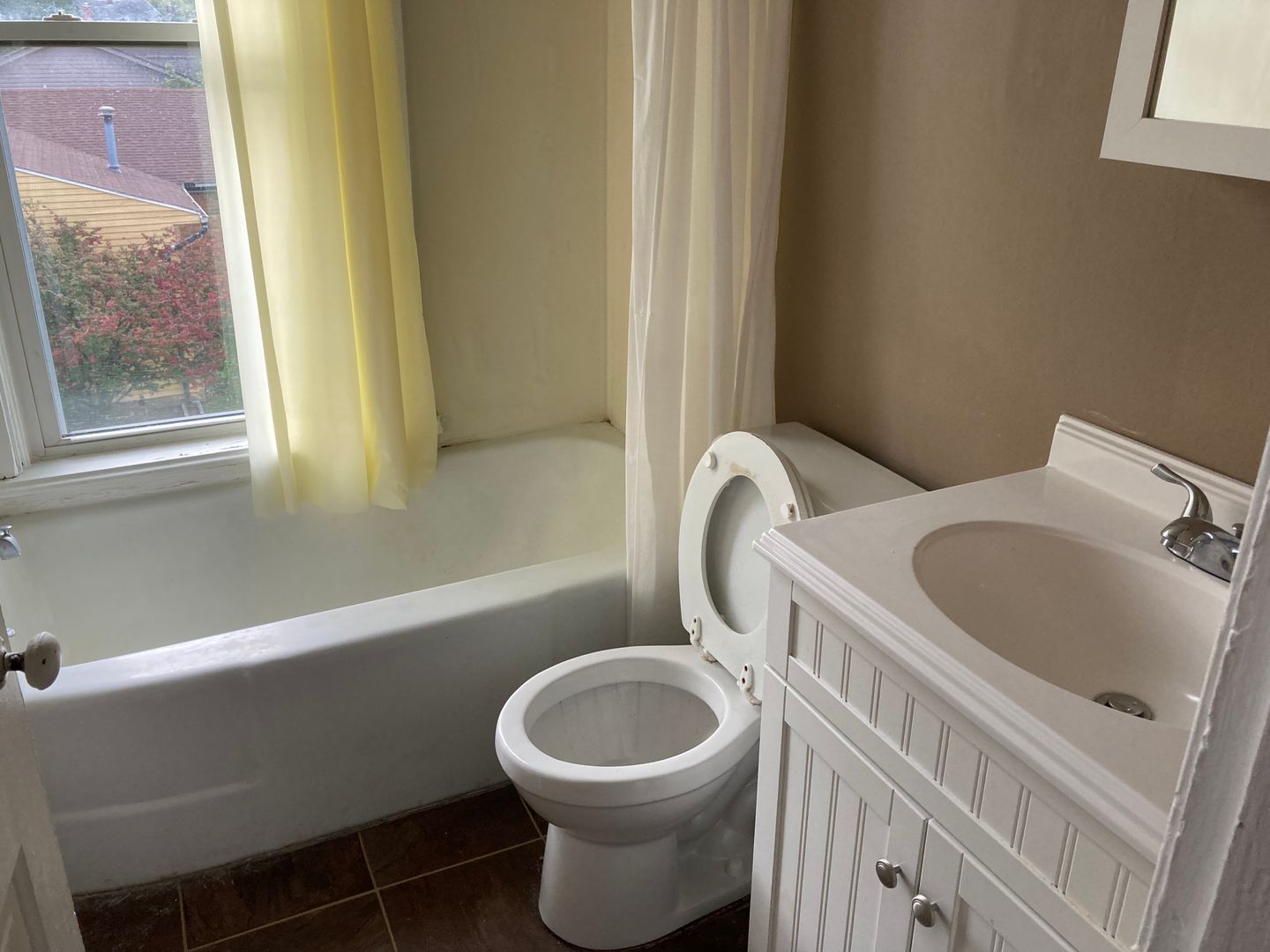 London Apartment: 138 N. Madison Road