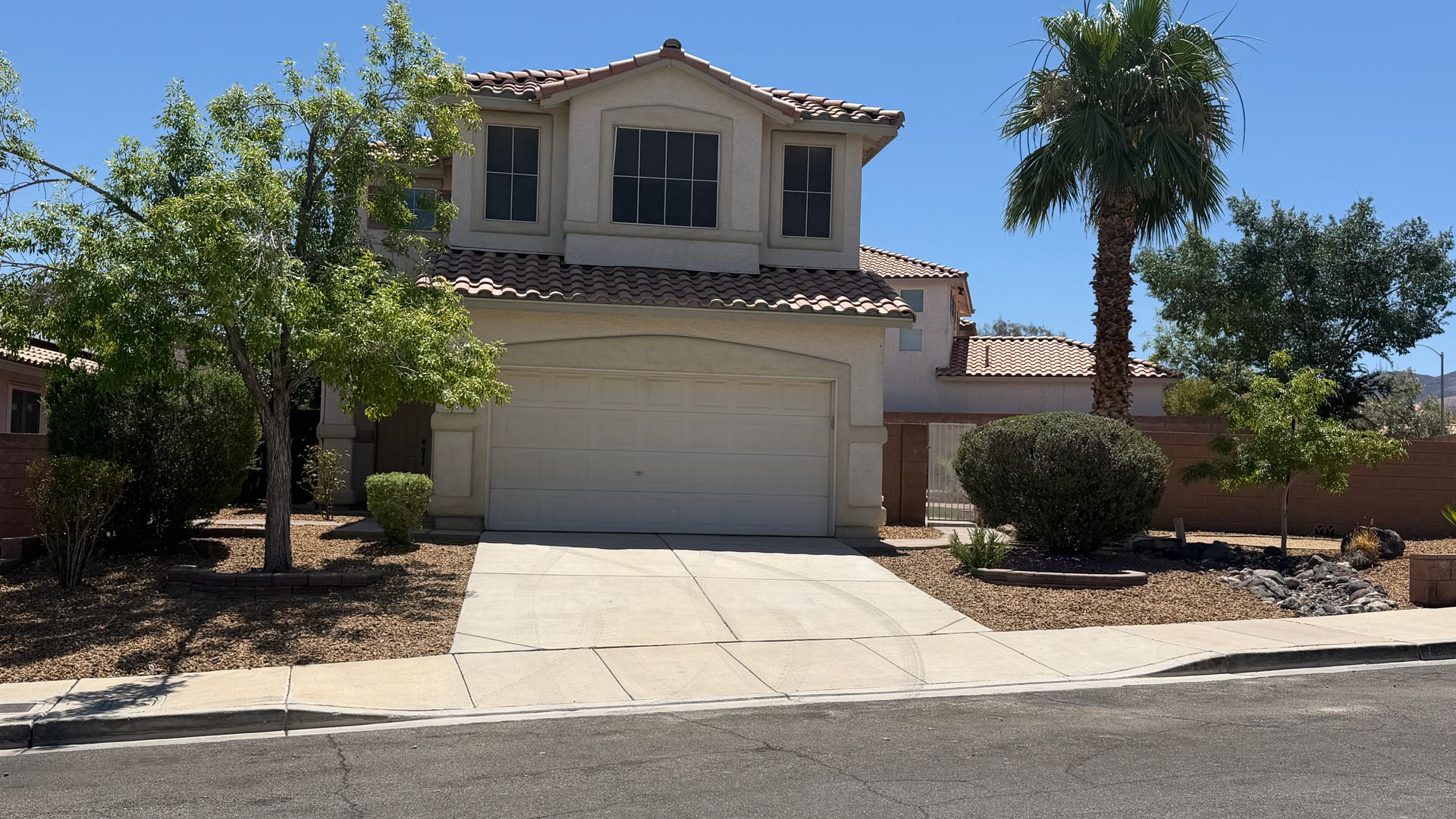 Henderson House: 2424 Predera Ave