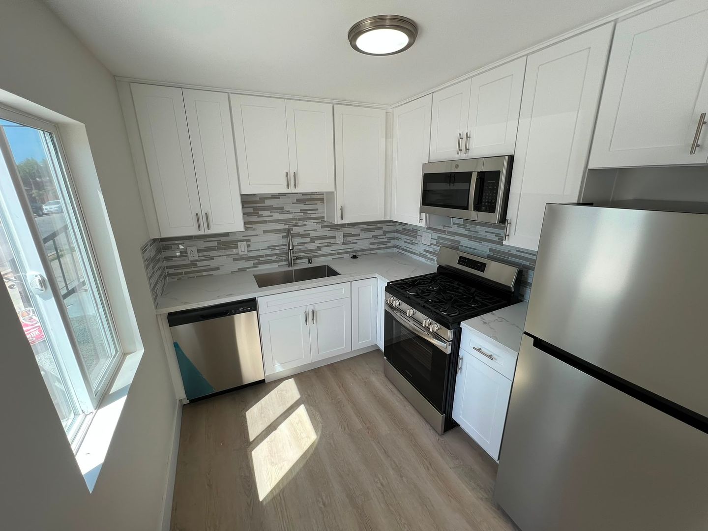 San Diego Apartment: 1916-1918 Woden St