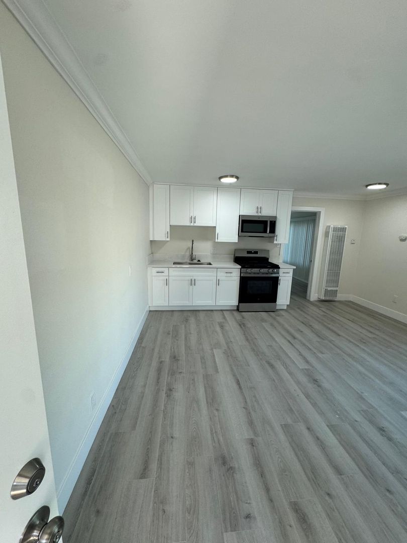 Oceanside Apartment: 525 S Freeman #A