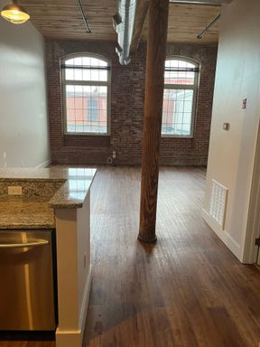 Spacious Loft, Effortless Commuting, and Unmatched Connectivity