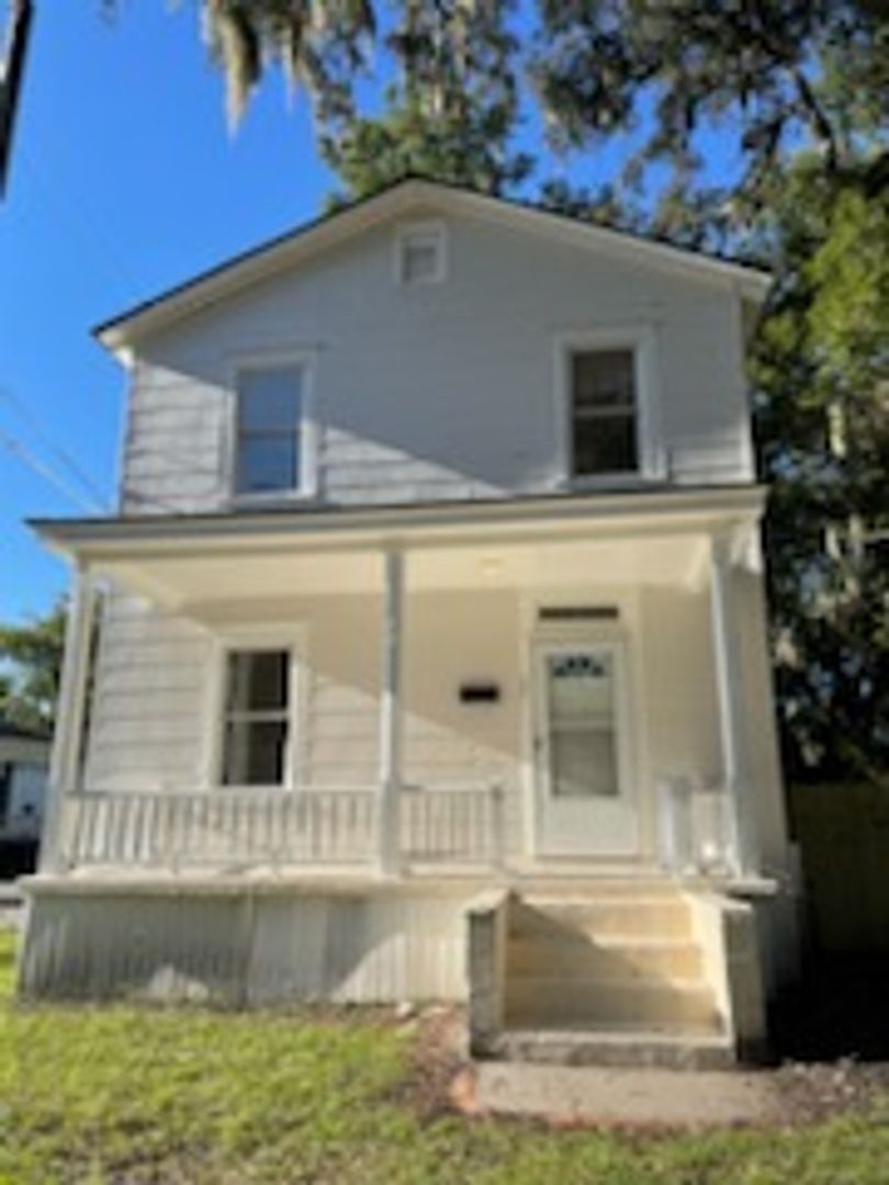 Savannah House: 101 W 57th Street