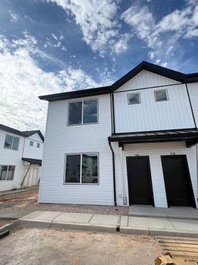 Brand New Townhome! REDUCED SECURITY DEPOSIT!! – photo 1