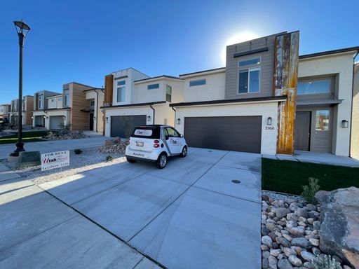Beautiful Home in Desert Canyon! – photo 1