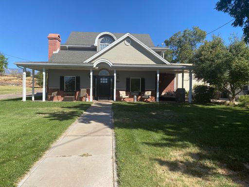 Huge 4-bedroom duplex - Yard care included – photo 1