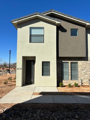 Woodland Estates Townhome! - END UNIT!! – photo 1