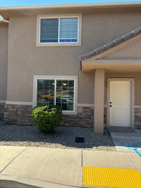 3 bed 2.5 bath townhome – photo 1