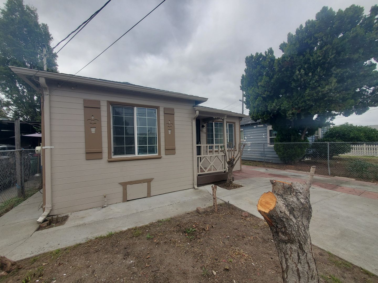Oakland House: 10709 Pippin Street