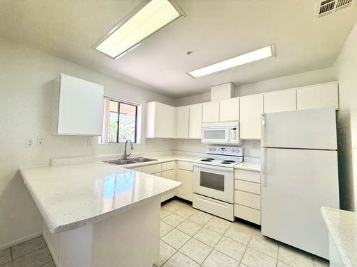 AVAILABLE NOW!! 1 Bedroom 1 Bathroom!! 55+ Apartment in Palm Desert – photo 1