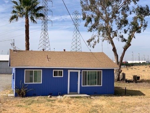 Two Bedroom Country Cottage Available in Tracy! – photo 1