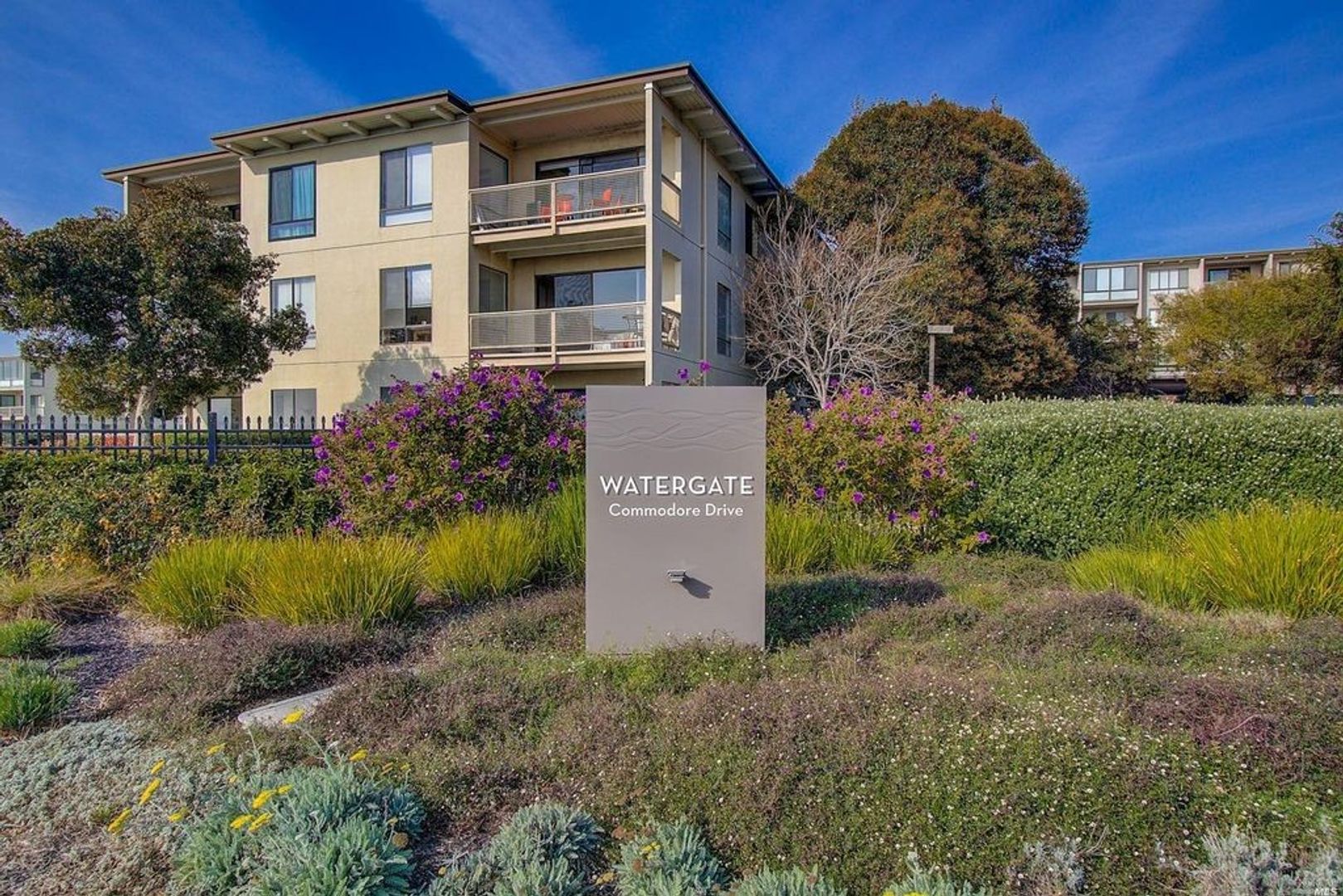 Emeryville Condo: 3 Captain Drive #405