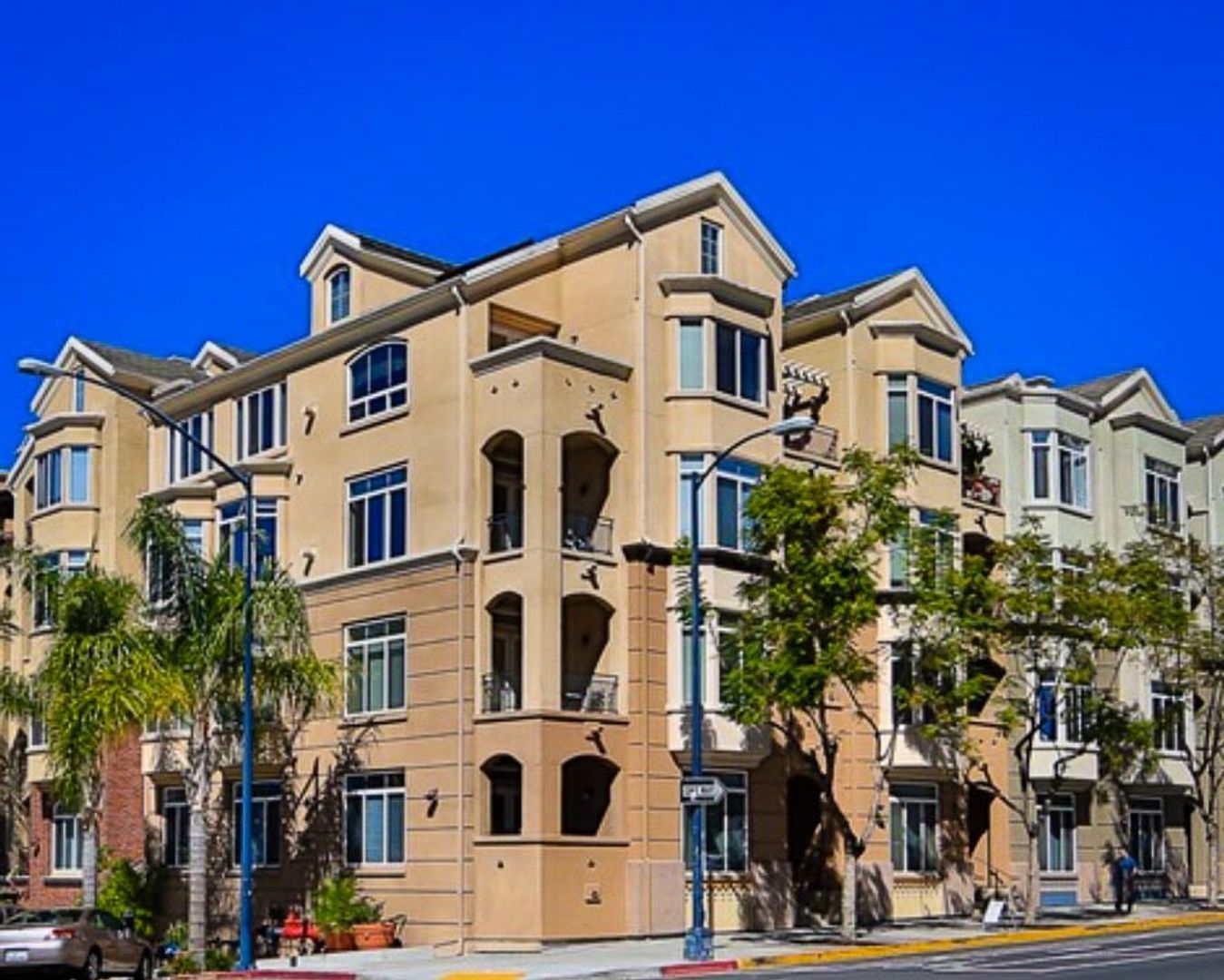 San Diego House: 2400 5th Ave #218