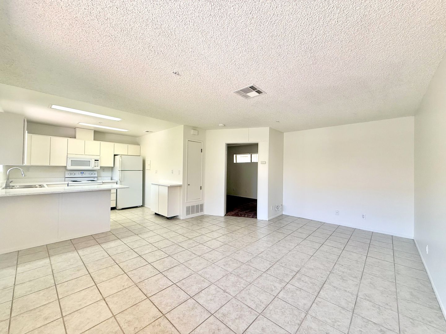 Palm Desert Apartment: 44620 San Rafael Avenue - Unit 06