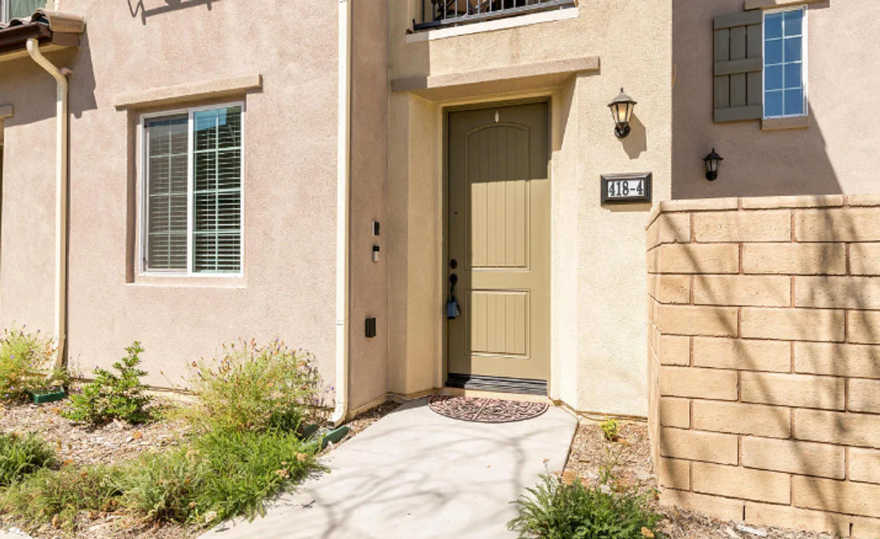 Simi Valley Townhome: 418 Stratus Lane #4