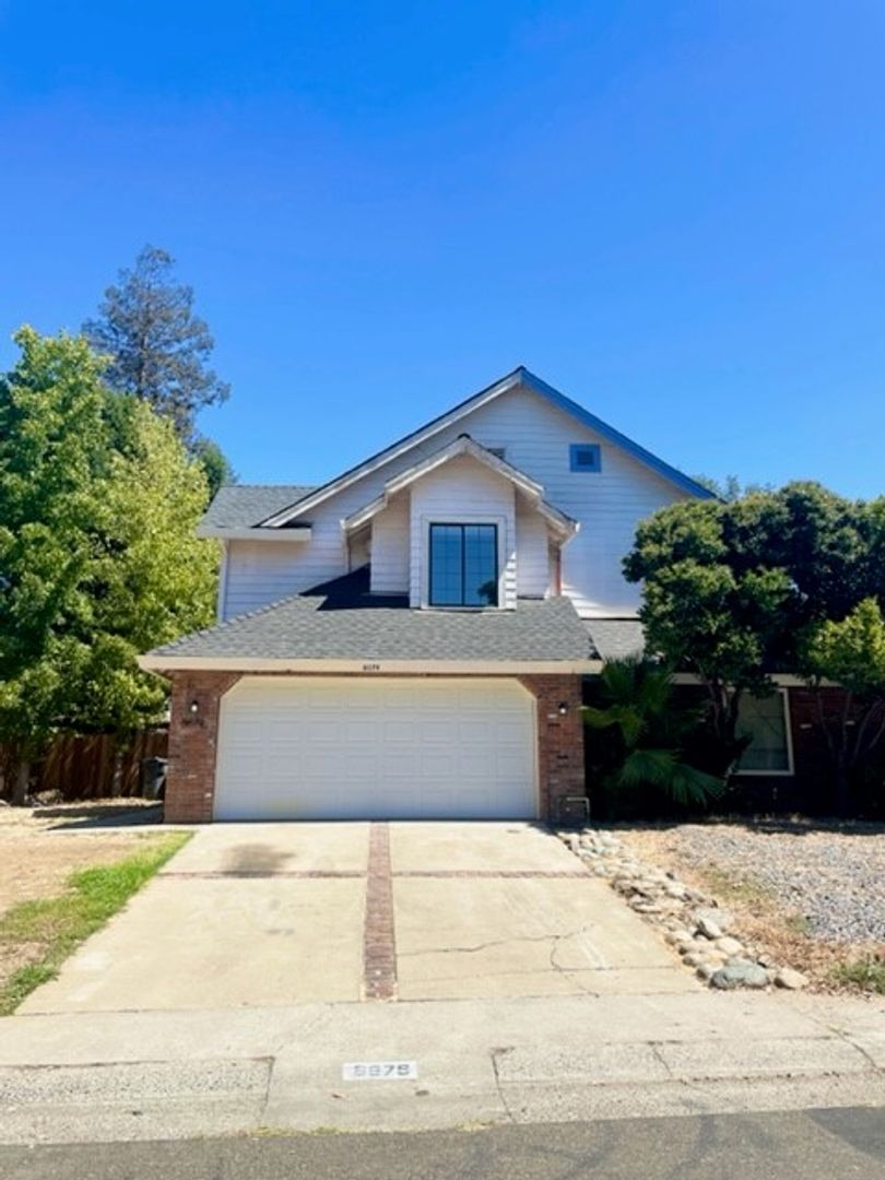 Elk Grove House: 8879 Minnie Circle