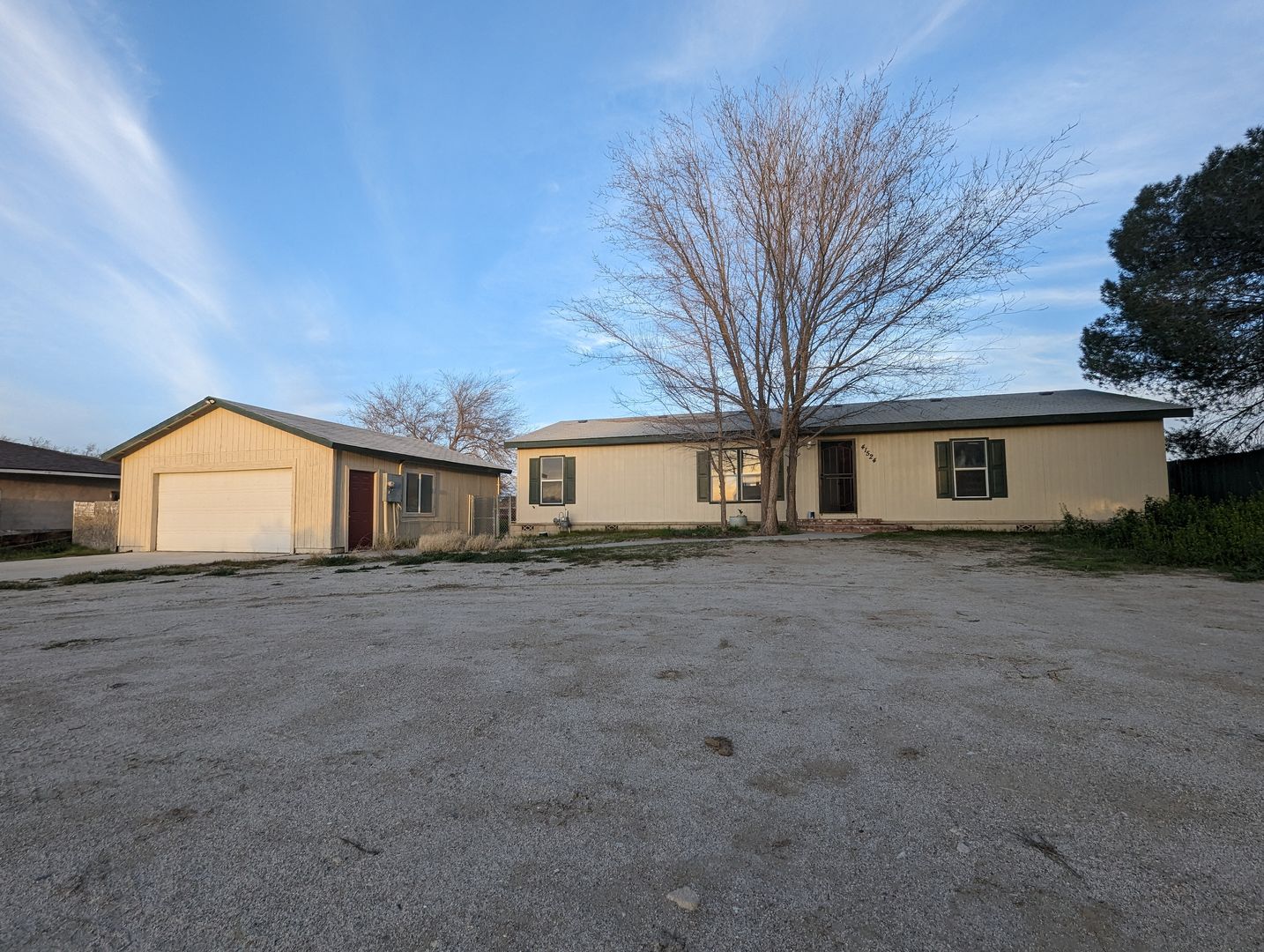 Lancaster House: 41524 154th St East