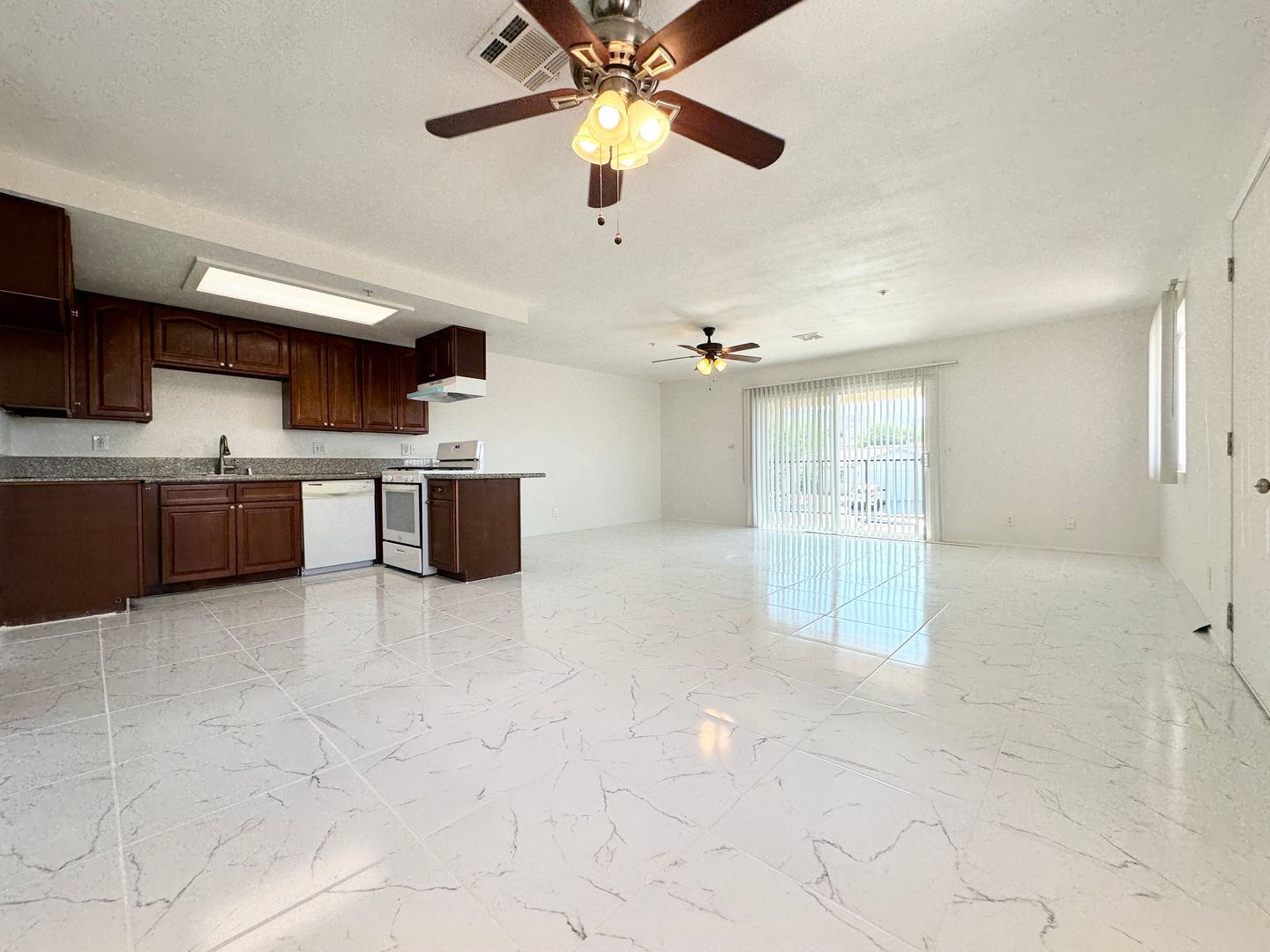 Desert Hot Springs Apartment: 68210 Calle Las Tiendas - B