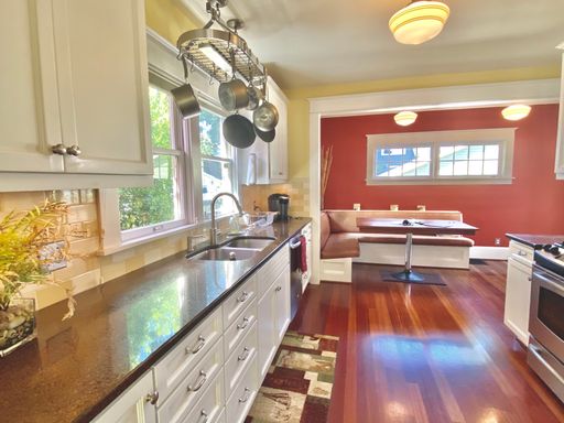 ALAMEDA STUNNER!! Charming bungalow on LARGE lot w/ bonus room & 2 car garage!! – photo 1