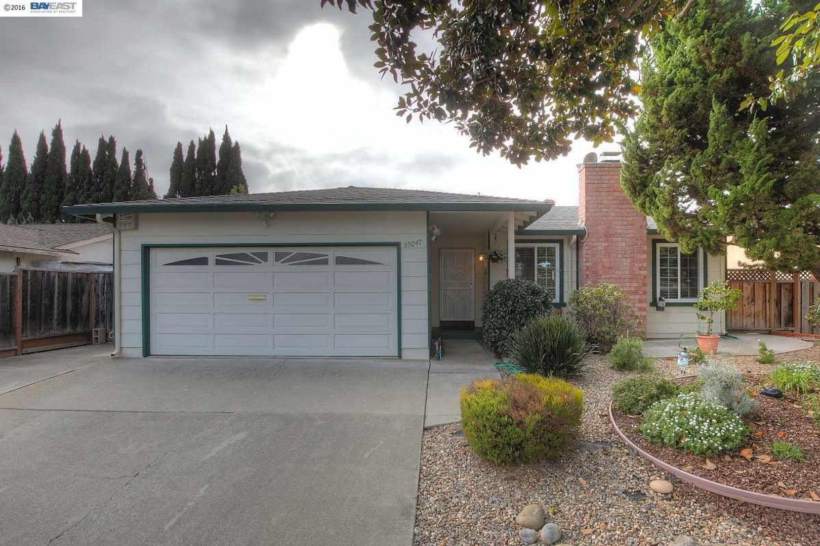 Union City House: 35047 Clover St
