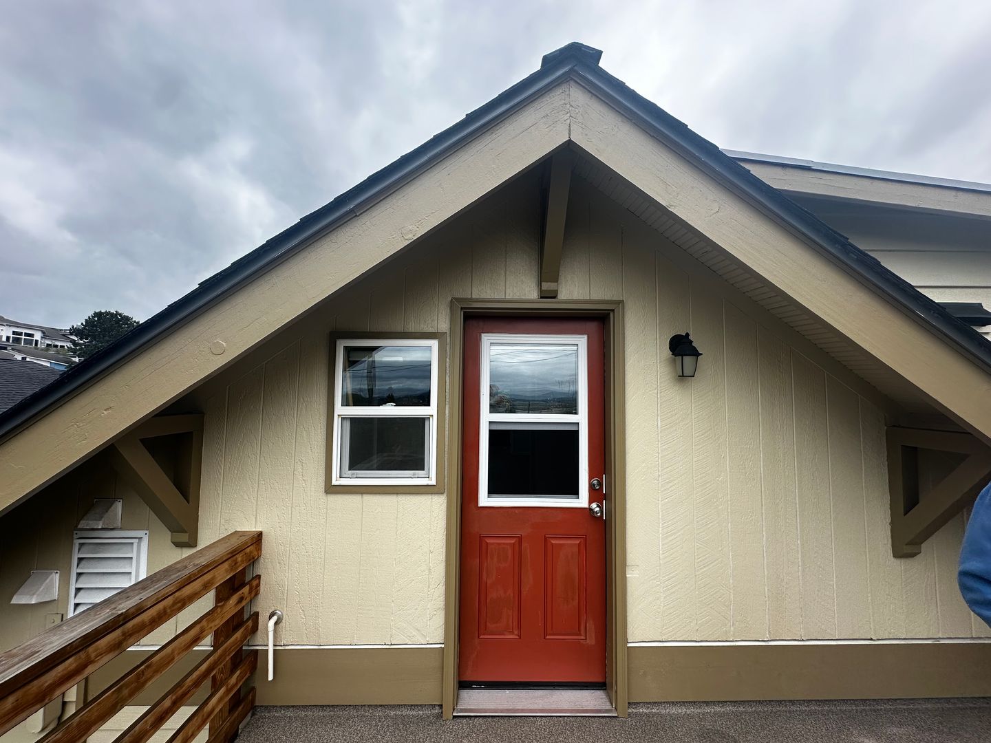 Everett Apartment: 3827 Wetmore Ave