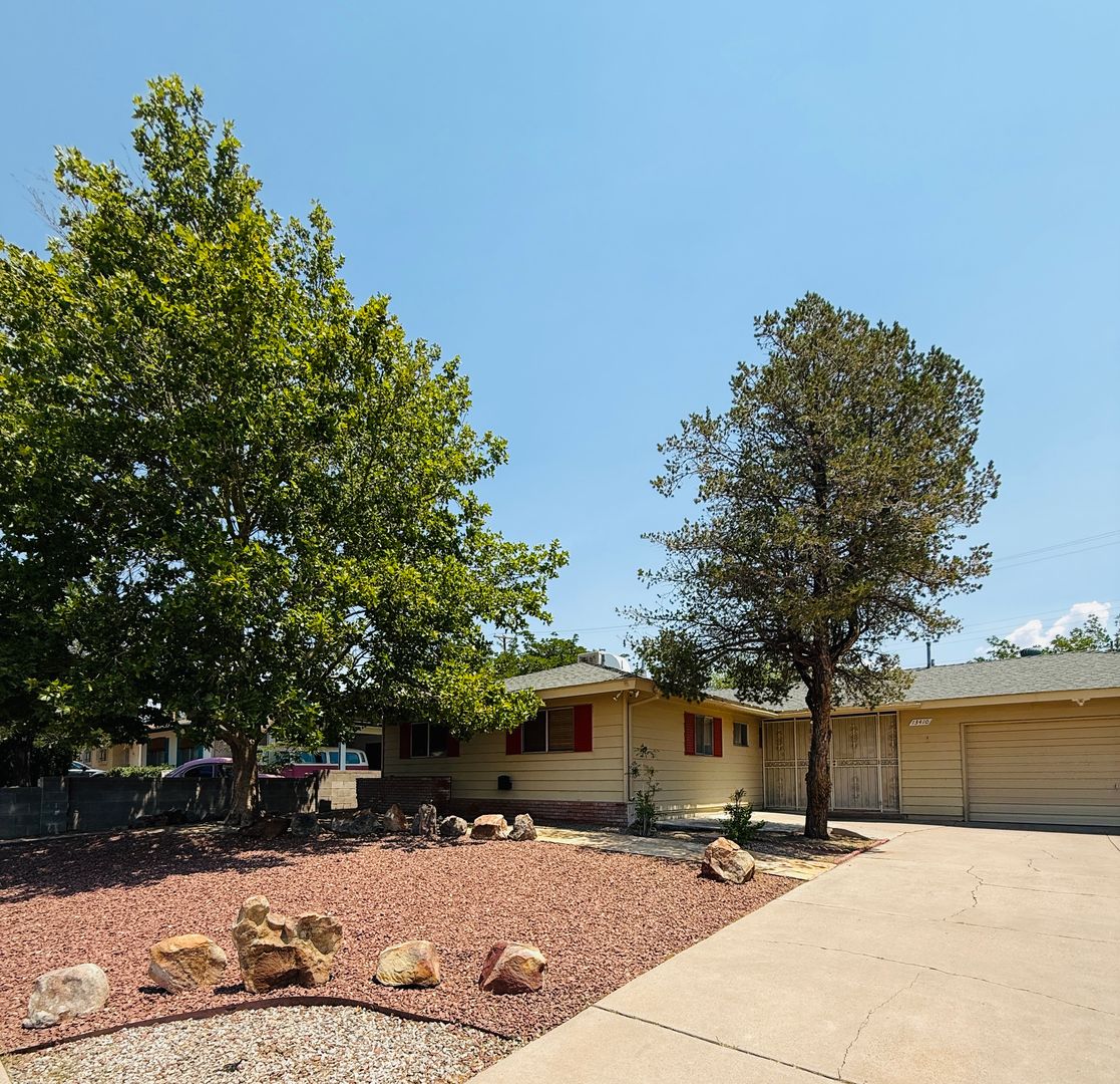 Albuquerque House: 13410 Mountain View Ave NE