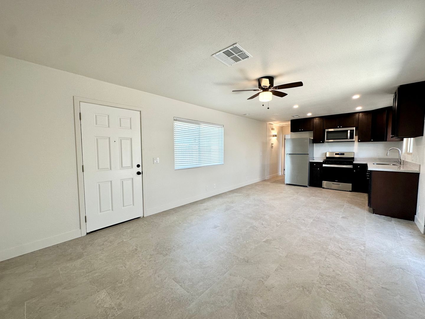 Palm Springs Apartment: 561 Desert View Dr Apt 4