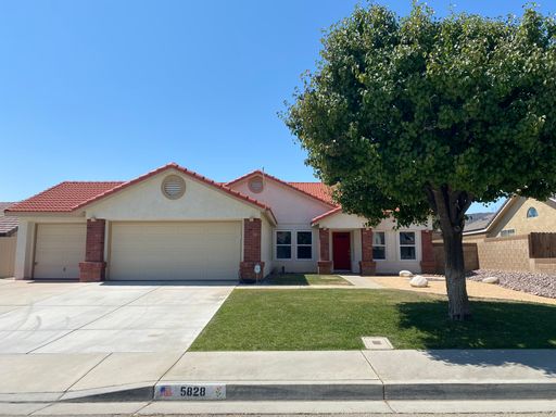 West Lancaster 4 Bedroom! – photo 1