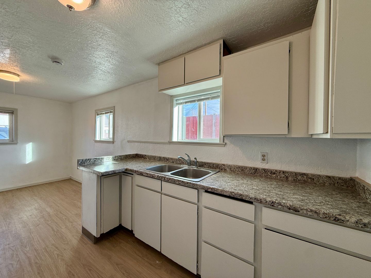 Redmond Apartment: 136 1/2 SW 3rd St