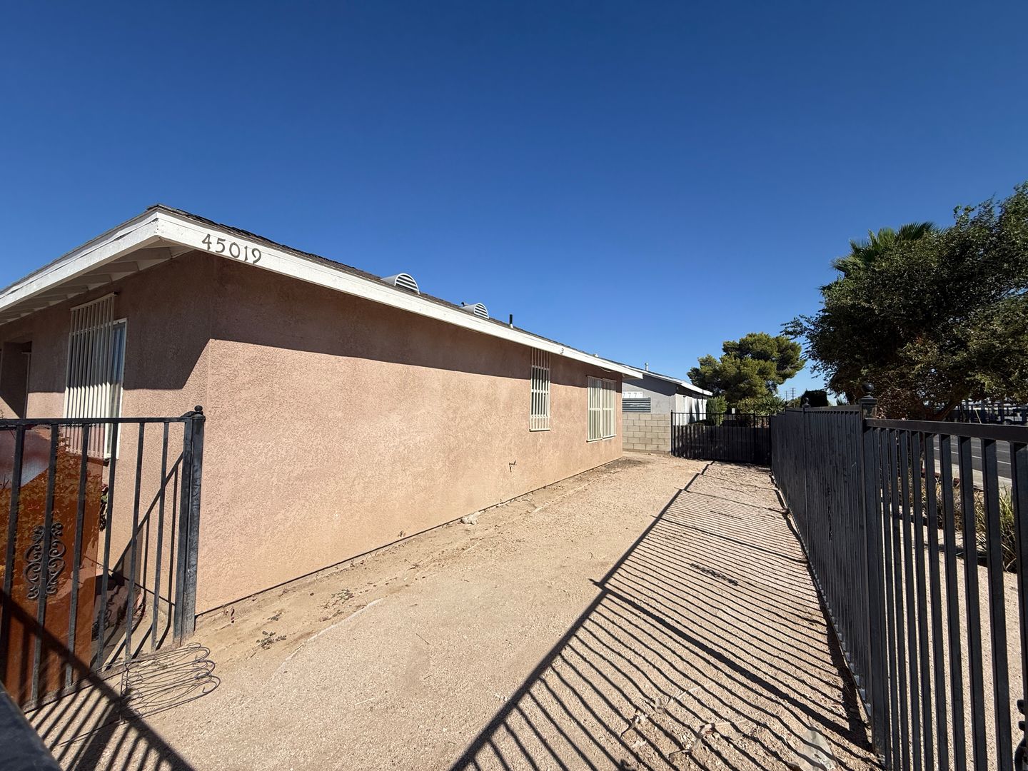 Lancaster Apartment: 45019 Division Street