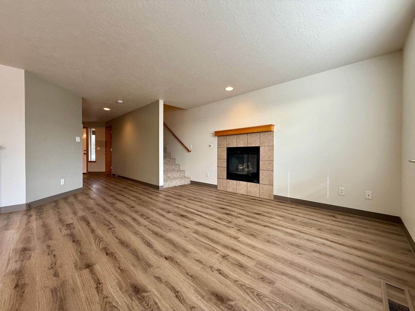 Redmond Townhome: 822 NE Larch Avenue