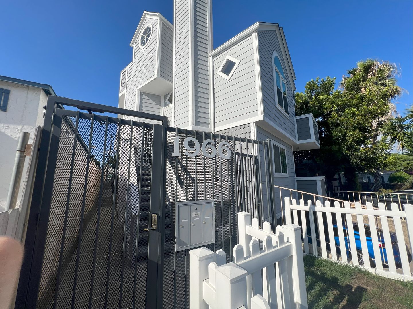 San Diego House: 1966 Felspar St #2