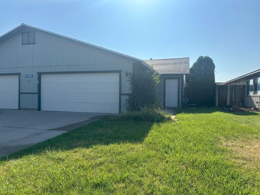 3 bed, 2 bath duplex