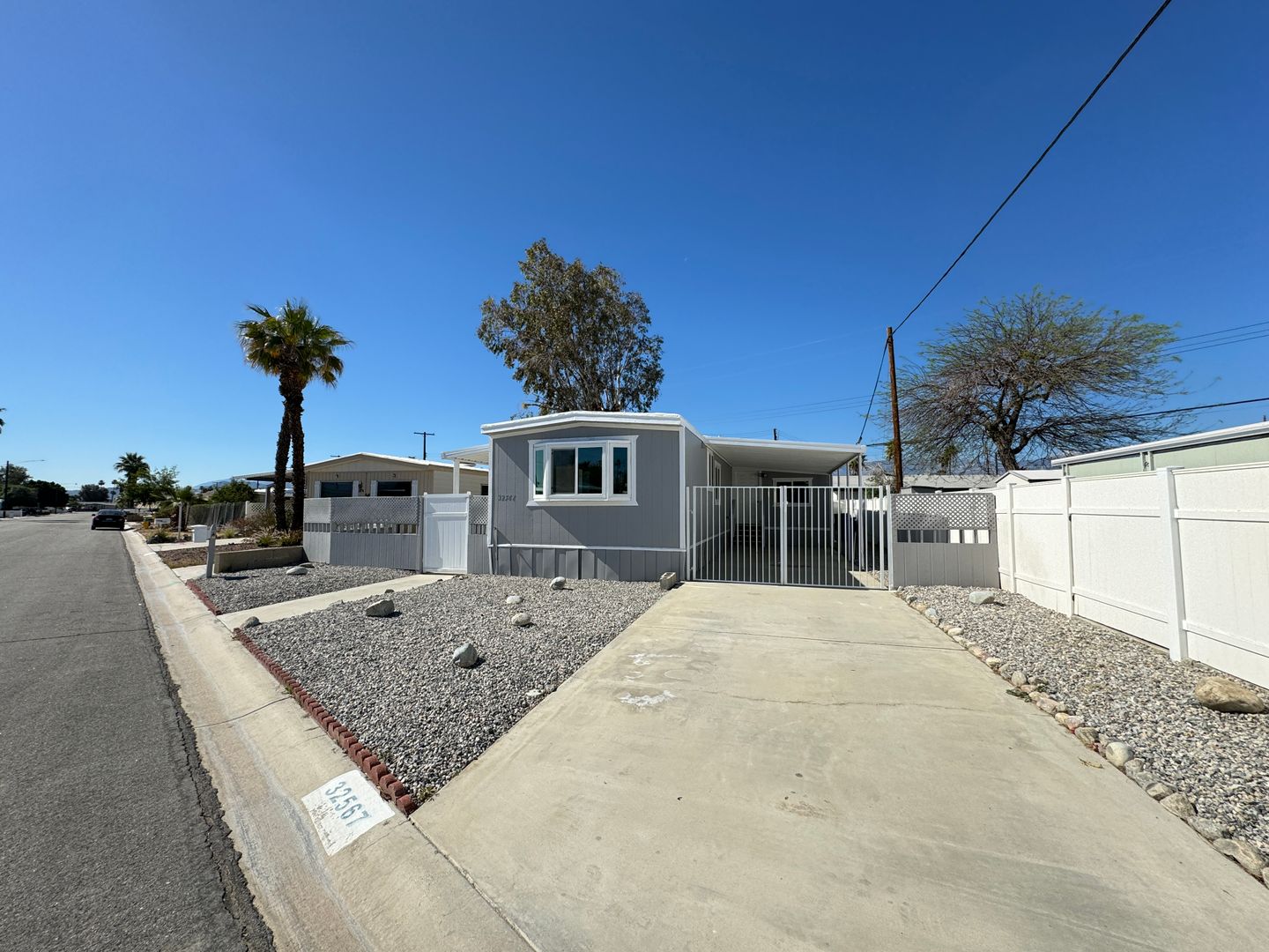 Thousand Palms House: 32567 Southern Hills