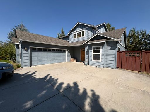 CHECK OUT THIS BEAUTIFUL HOME IN SW REDMOND – photo 1