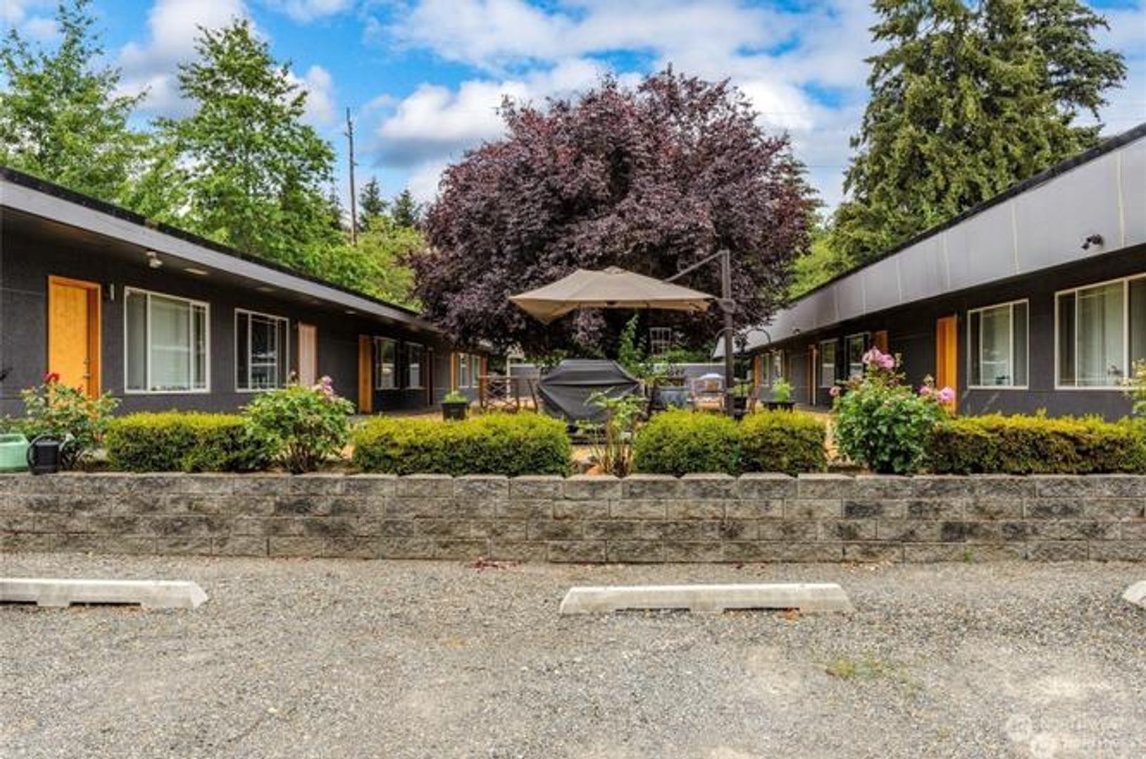 University Place Apartment: 6807-6809 Lakewood Drive W