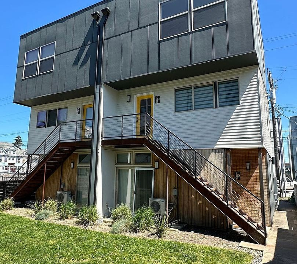 Tacoma Apartment: 913 915 S J St