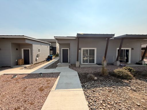 Your Perfect Little Home Awaits!! – photo 1