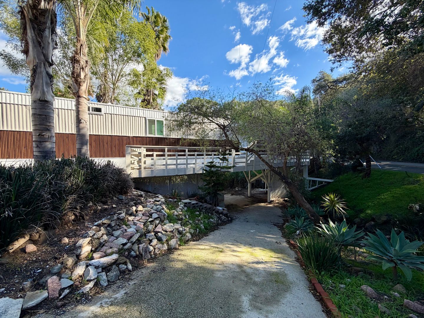 Simi Valley House: 1070 Katherine Rd